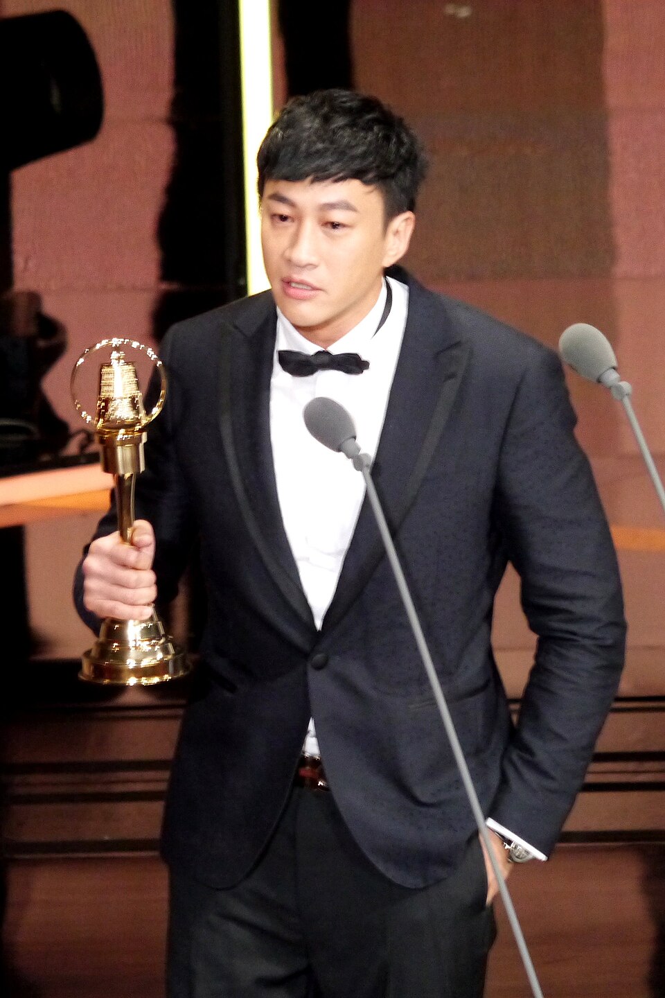 허룬둥