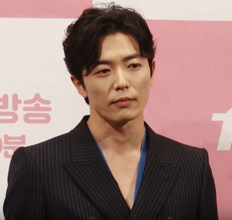김재욱