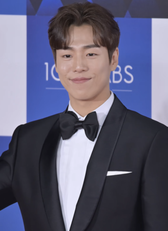 이현우