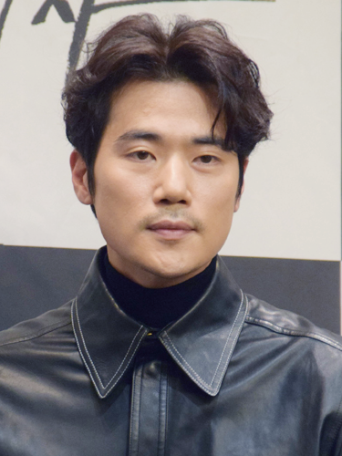 김강우