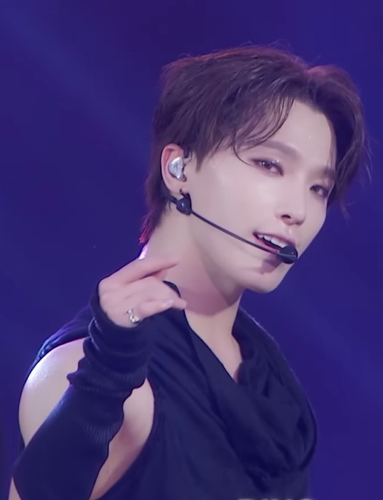디노 (가수)