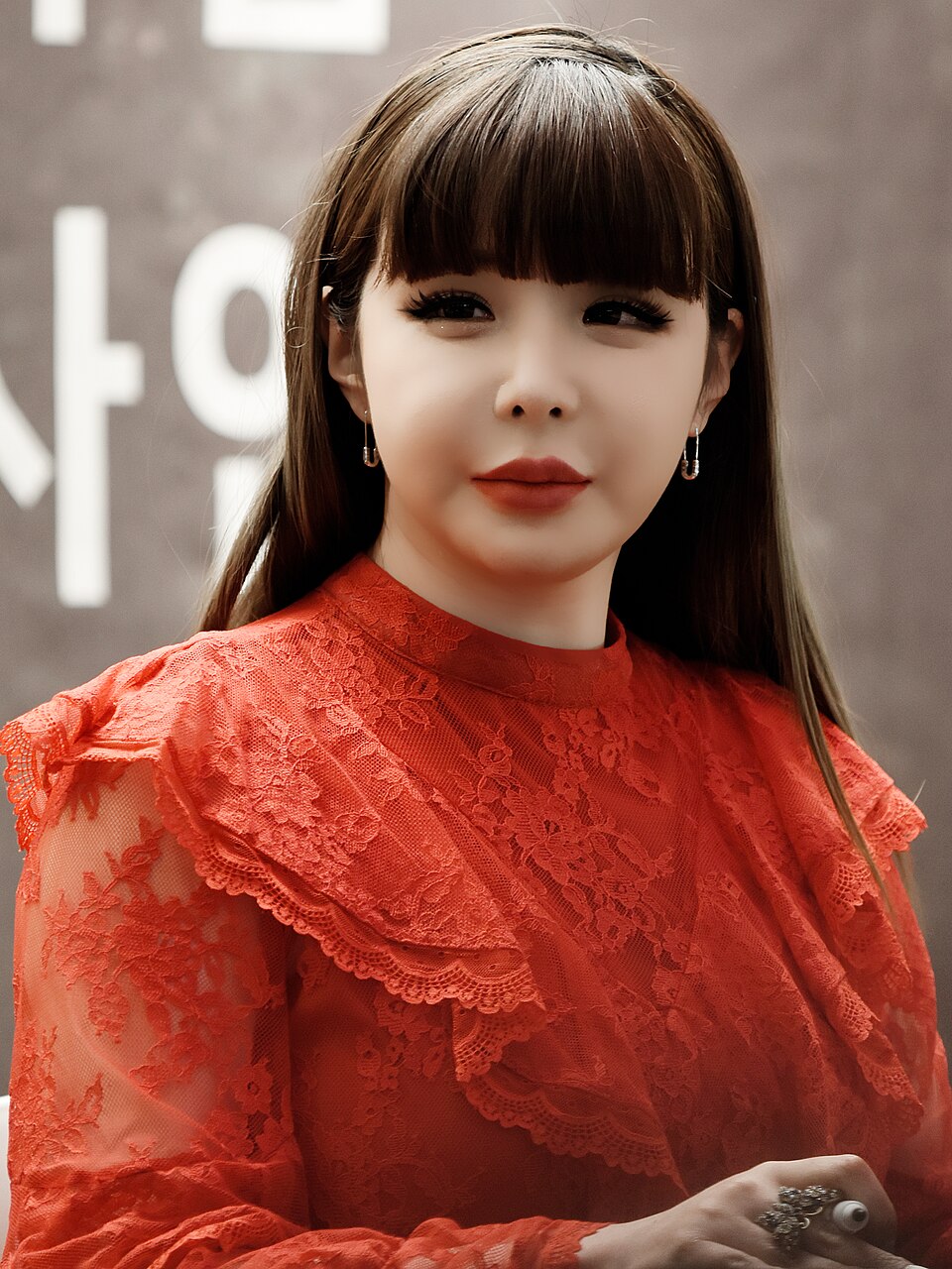 박봄