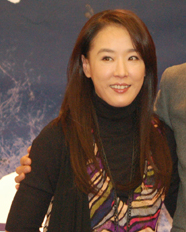 강수연