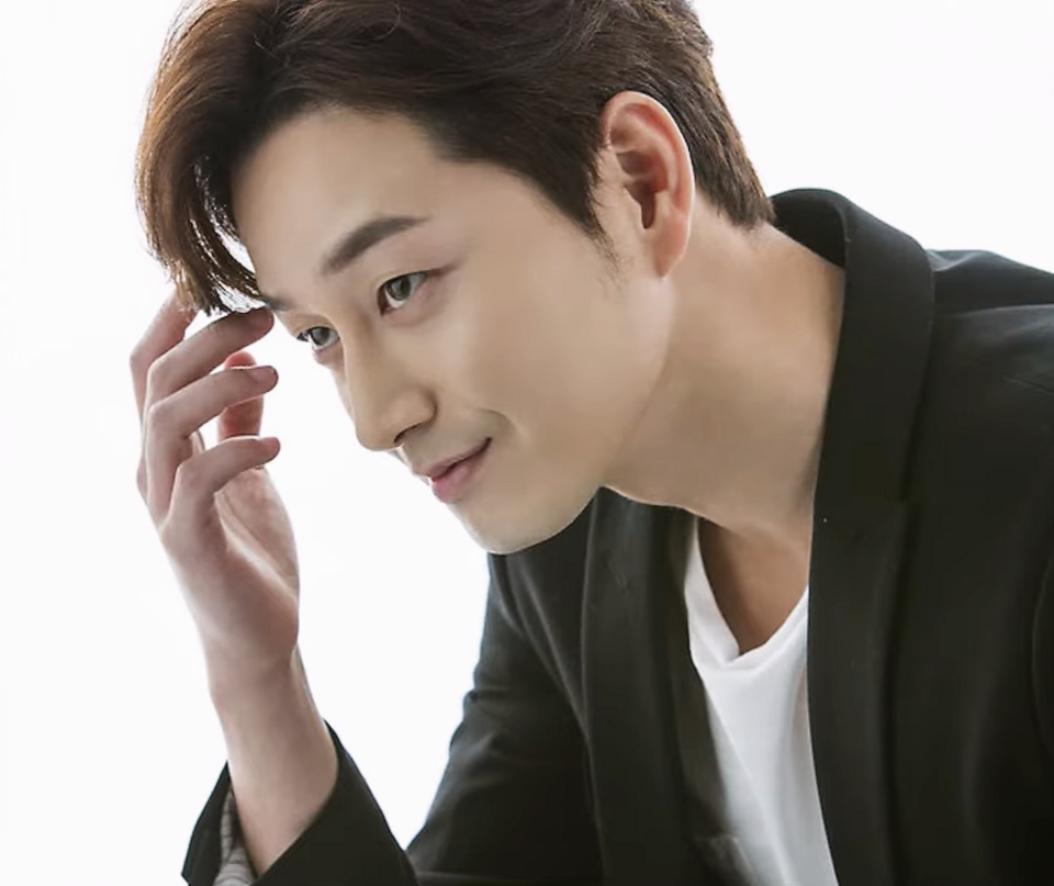 이현욱