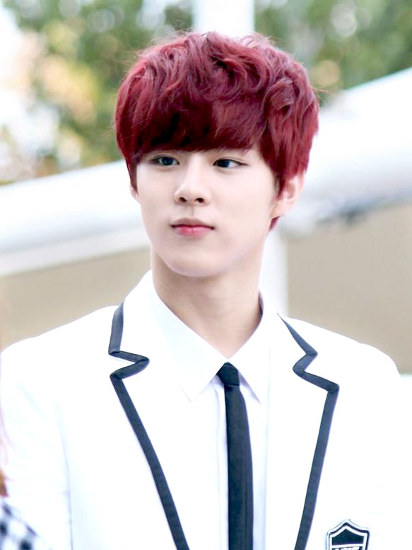 김우석