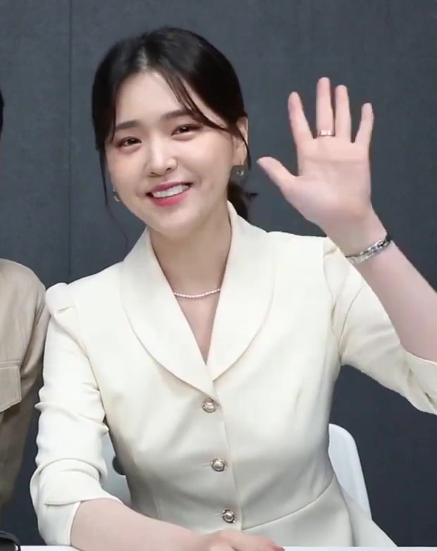 김지은