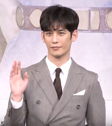 박기웅