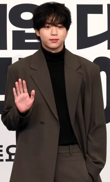 차강윤
