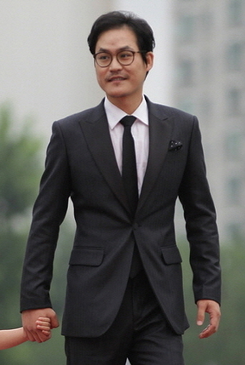 김성균
